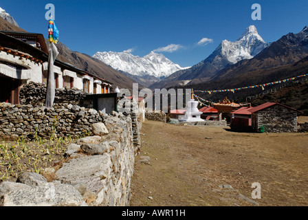 Tengpoche Kloster vor Ama Dablam (6856) und Lhotse (8501), Sagarmatha Nationalpark, Khumbu, Nepal Stockfoto