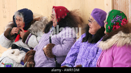 Ältere Frauen, Inuvik, Mackenzie River Delta, Northwest Territories, Kanada Stockfoto