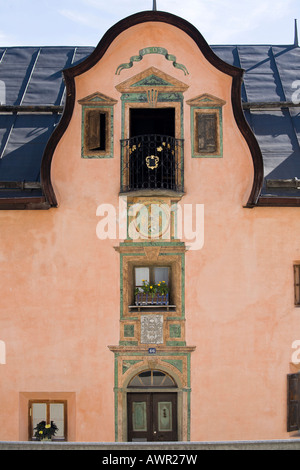 Historisches Gebäude mit Sgraffito Wand Dekor, Ardez, Unterengadin, Graubünden, Schweiz, Europa Stockfoto