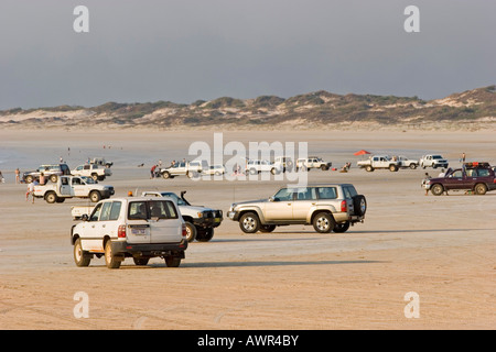 Autos am Cable Beach, Broome, Western Australia, WA, Australien Stockfoto