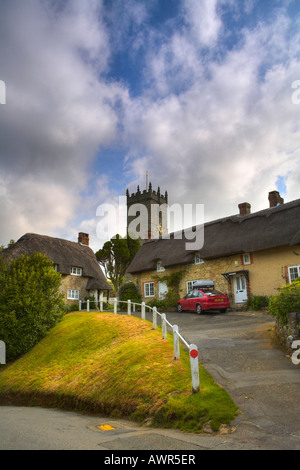 Strohgedeckten Hütten und Kirche, Godshill, Isle Of Wight Stockfoto