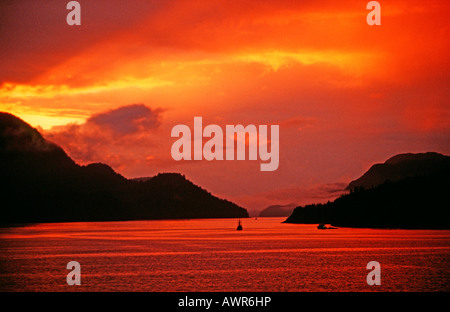 Sonnenuntergang über Fjord, südöstlichen Alaska, USA Stockfoto