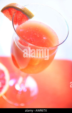 Frisch gepresster Grapefruitsaft Stockfoto