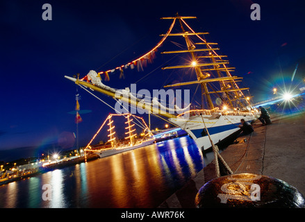 Turnier der Segelschiffe am Abend mit dem Fluss Seine Hafen von Rouen Armada 2003 Frankreich Stockfoto