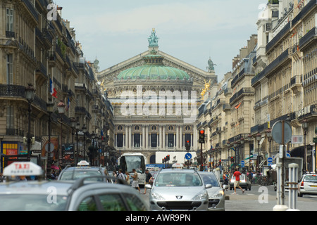 Opéra Garnier, gesehen von der Avenue de l ' Opera in Paris, Frankreich Stockfoto