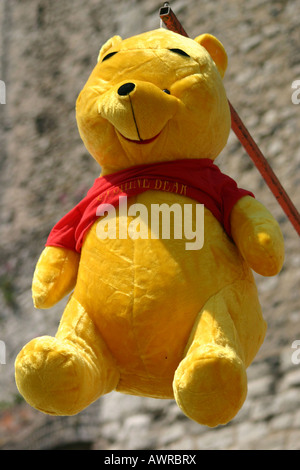 Winnie The Pooh Bär Plüschtier Festplatz Dickens Festival hängen Stockfoto