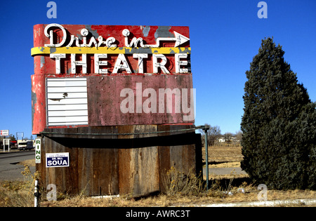 Zeichen für verfallene Laufwerk im Kino in den USA Stockfoto