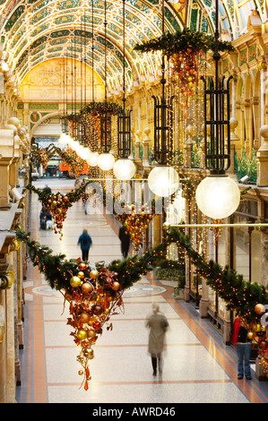 Victoria-Viertel, Shopping-Arkade an Weihnachten Leeds Yorkshire UK Stockfoto