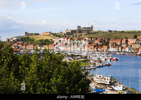 Der Fluß Esk fließt durch Whitby, North Yorkshire Stockfoto