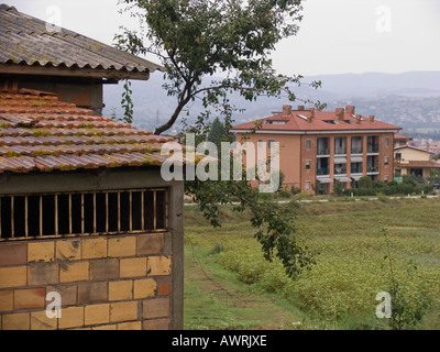 Gegenüberstellung der alten und Neubau Marsciano Italien Stockfoto