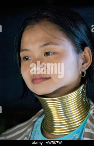 Porträt Langhals Karen Hill Tribe Mädchen Ban Huay Nordthailand Stockfoto