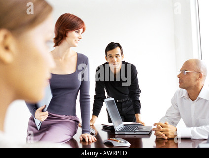 Geschäftsleute im Büro Stockfoto
