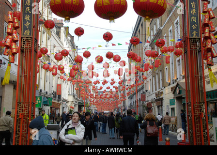 Rote Laternen in der Gerrard Street in Londons Chinatown Stockfoto