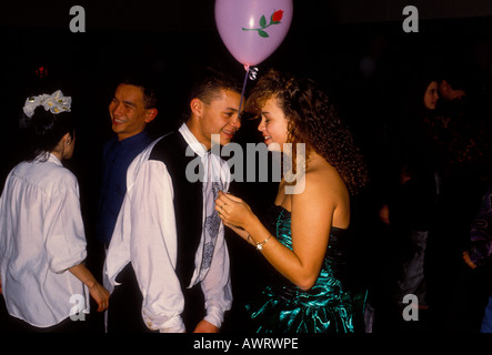 Guatemaltekische Amerikaner Leute, junges Paar, Teenager, Jugendliche, tanzen, Quinceanera, Quinceanera Partei, Novato, California Stockfoto