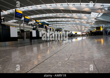 British Airways check-in Schalter am Flughafen London Heathrow terminal 5 Stockfoto