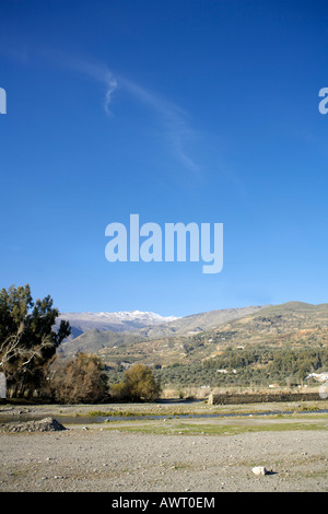 Rio Guadalfeo, Las Alpujarras, schneebedeckten Bergen, Andalusien, Spanien Stockfoto