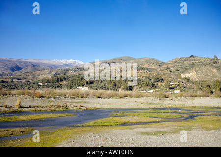 Rio Guadalfeo, Las Alpujarras, schneebedeckten Bergen, Andalusien, Spanien Stockfoto