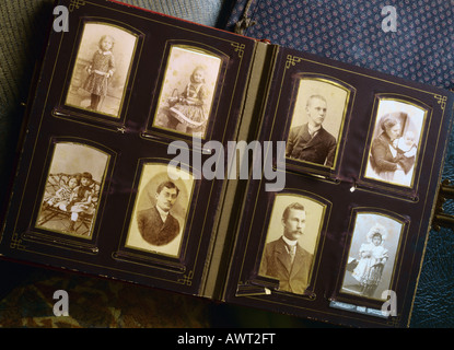 Vintage Photo Album mit Familie Portraits 19. Jahrhundert Frankreich Europa Stockfoto