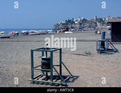 Traditionelles Boot Hebezeuge, gewundenen Gang, am Strand, Rincon de Victoria, Costa Del Sol, Spanien, Europa, Stockfoto