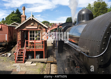 Austausch der Linie Token auf der North Yorkshire Moors Railway am Bahnhof Goathland, North Yorkshire Stockfoto