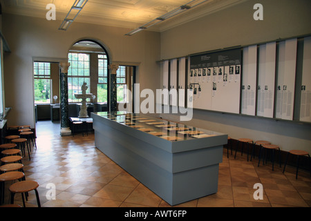 Der Tagungsraum in der Wannsee-Villa, Berlin wo Reinhard Heydrich eine Konferenz veranstaltet, die "endgültige Lösung" zu diskutieren. Stockfoto