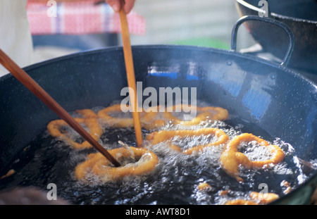 Churros, traditionellen spanischen Frühstücksgericht, Spanien Chocolate Con churros Stockfoto