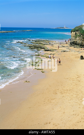 Spanien Kap Trafalgar Costa De La Luz Cadiz Andalusien Touristen am Strand von Caños de Mekka Stockfoto