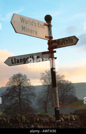 Llangollen, Straßenschilder, World's End, Denbighshire, Wales, UK GB Stockfoto
