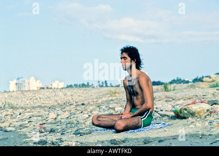 Yogi auf Strand, Caracas, Venezuela Stockfoto