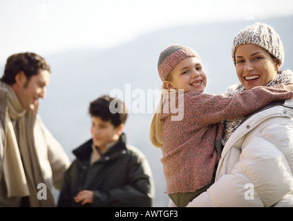 Familie in warme Kleidung, draußen Stockfoto