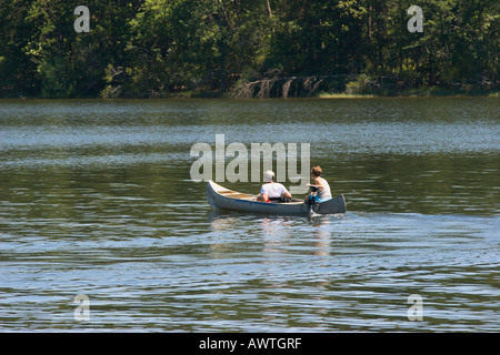 Besucher Rudersport auf Flint Creek Reservoir an Flint Creek Water Park in der Nähe von Wiggins Mississippi USA Stockfoto