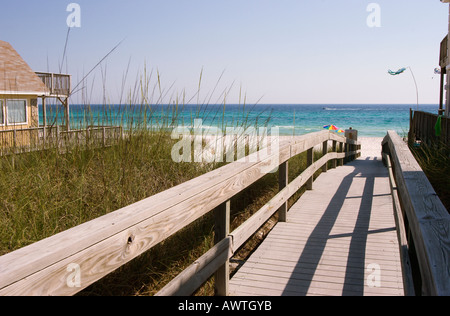 Einer der vielen öffentlichen Zugangspunkten zum Strand von Panama City Beach Florida USA Stockfoto