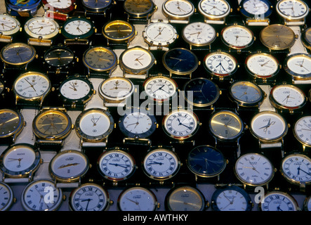 Armbanduhren für Verkauf, Nacht Basar, Basar, Markt, Markt, Marktplatz, Chiang Mai, Chiang Mai Province, Thailand, Südostasien, Asien Stockfoto