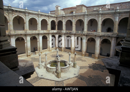 Innenhof des Klosters Santo Domingo, Oaxaca, Mexiko Stockfoto