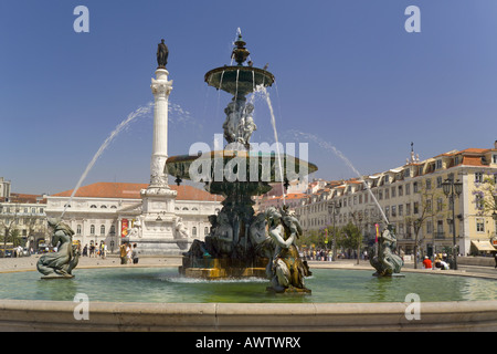 Portugal Lissabon Stadtteil Baixa Rossio-Platz-Brunnen und die Statue von Dom Pedro IV Stockfoto