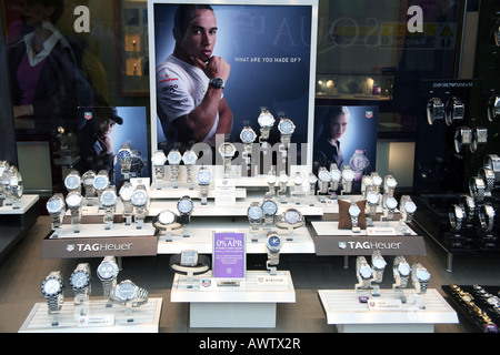 Tag Heuer Uhren auf dem Display im Schaufenster Juweliere Stockfoto