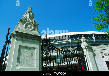 W G Anmut Gates und Taverne stehen Lords Cricket Ground St Johns Wood London England Stockfoto
