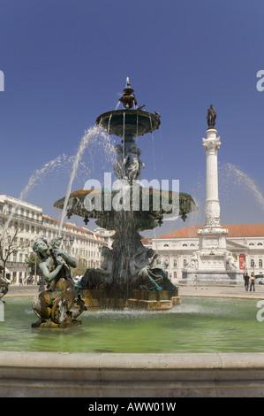 Portugal Lissabon Stadtteil Baixa Rossio-Platz-Brunnen und die Statue von Dom Pedro IV Stockfoto