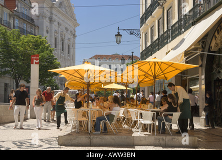 Portugal Lissabon, das Stadtviertel Bairro Alto, die Brasileira Street Café in der Largo de Camões Stockfoto