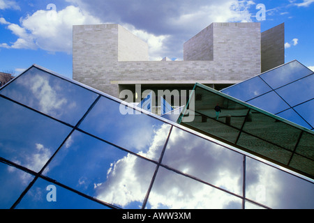 National Gallery of Art Museum in Washington DC. Außenansicht des Wahrzeichens East Wing. Architekt I M Pei. USA Smithsonian Institution Stockfoto