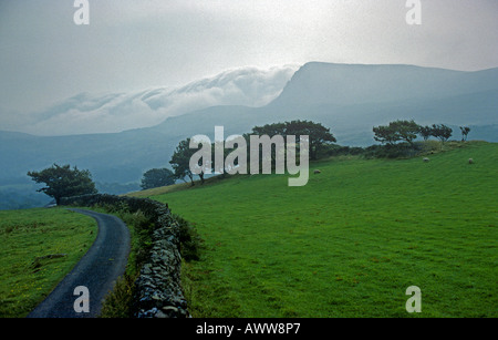 Misty anzeigen Cader Idris Süden westlich von Ortszentrum Höhe 2927 Füße Arthur s Stuhl Nord-Wales Stockfoto