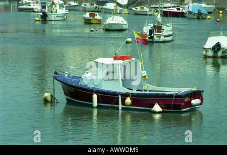 Angelboot/Fischerboot im Hafen von St. Gilles Croix de Vie, Nr. Vendee, Frankreich 2412 Stockfoto