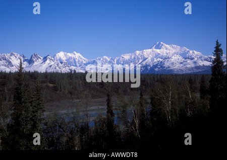 Alaska Range mit Mount Hunter und Mount McKinley mit Chulitna Fluss von Parks Highway in Alaska Denali State Park übersehen Stockfoto