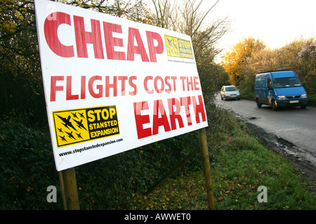 Ein Zeichen Aufmachungen von stoppen STANSTED EXPANSION, eine Kampagne gegen die geplante Expansion von Stansted Flughafen, Essex, England, UK Stockfoto