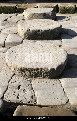 Trittsteine über eine Straße in Pompeji, Italien. Stockfoto