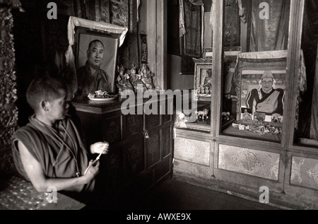 Der 14. Dalai Lama(R) und der 11. Panchen Lama Porträts in einem Kloster in Shannan, Tibet. 1995 Stockfoto