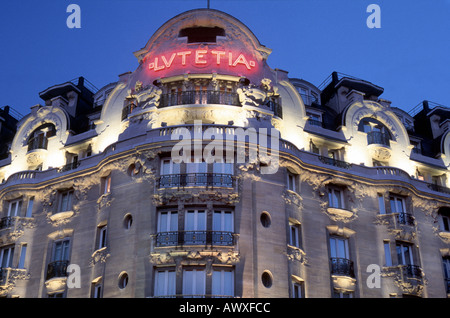 Paris, Frankreich, Französische Luxushotels Exterieur 'Hotel Lutetia' Palace Art Nouveau Stil Exterieur Detail, beleuchtet in der Nacht, Stockfoto