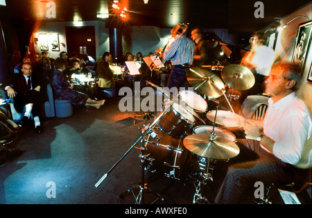 PARIS France Jazzmusik im All Jazz Club in 'St Germain des Prés' 'Quartier Latin' Leute im Nightclub Stockfoto