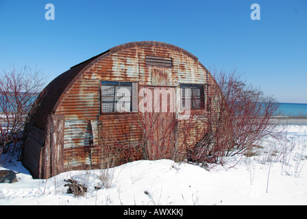 Eine verlassene Quonset Hütte auf den Leslie spucken in Toronto Stockfoto