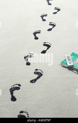 Schwarze Spuren auf Teppich Stockfoto